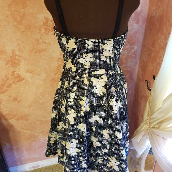 Hearts & Roses Vintage Style Dress - Picture 3 of 5